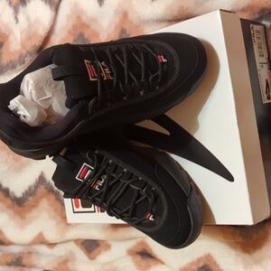 Fila kids disruptor shoes size 5